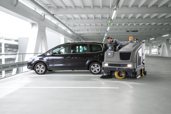 Kärcher Aufsitz-Scheuersaugmaschine B 300 R I D+Schrubbdeck rechts - Image 3