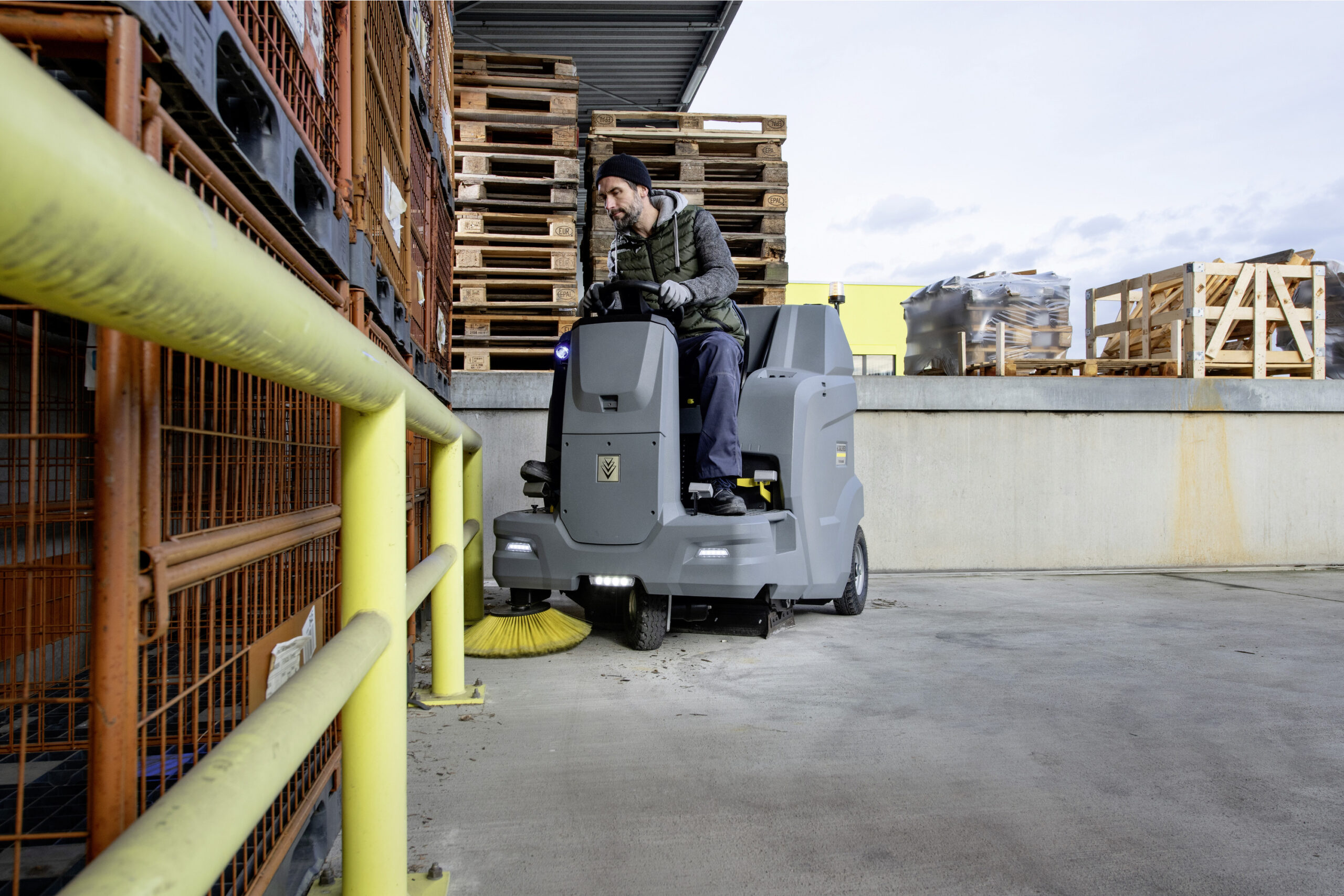 Kärcher Aufsitz-Kehrsaugmaschine KM 100/120 R G – Bild 2