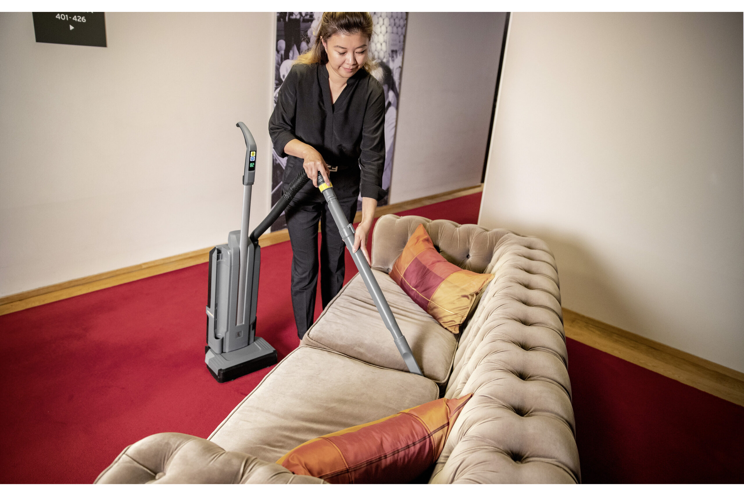 Kärcher Akku-Teppichbürstsauger CV 30/2 BP Adv – Bild 3