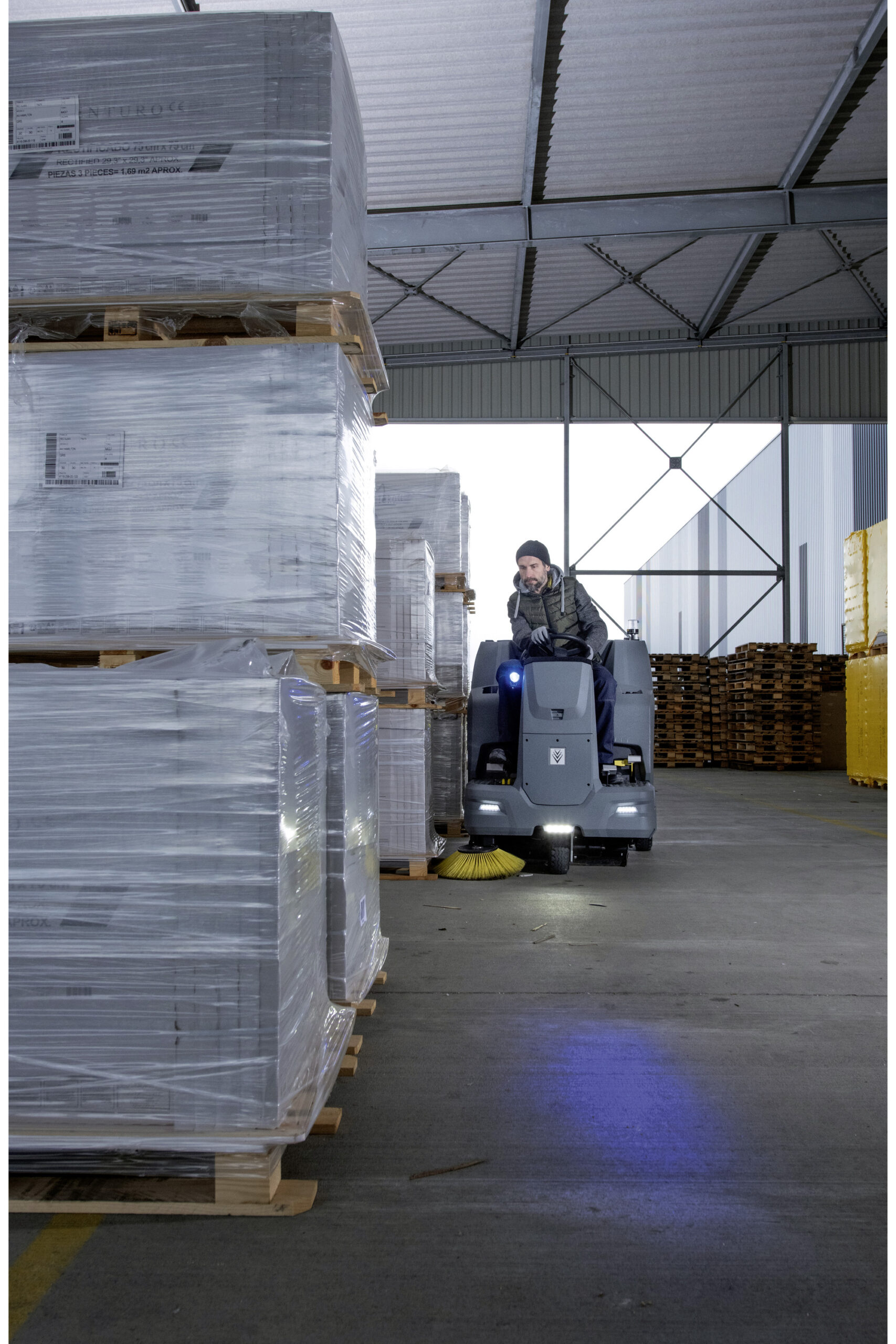 Kärcher Kehrsaugmaschine KM 100/120 R G 2SB – Bild 3